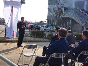 挨拶をする国定理事長