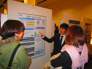 3専攻合同　専攻科1年ポスター発表の様子(1)