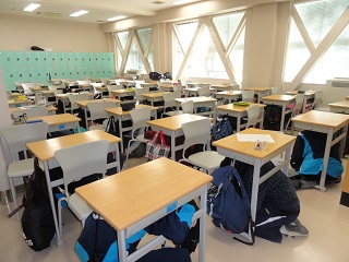地震発生後の教室