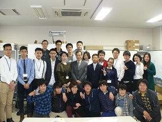 渡邉校長とプログラムに参加した日蒙学生