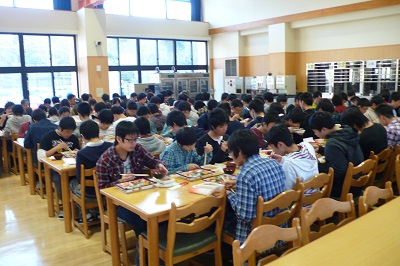 学生寮の年間行事 新入寮生歓迎夕食会 3