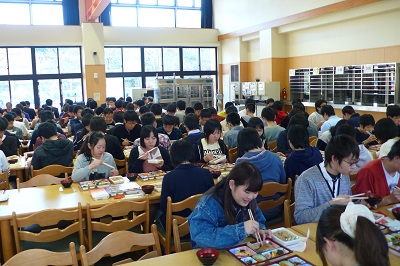 学生寮の年間行事 新入寮生歓迎夕食会 4